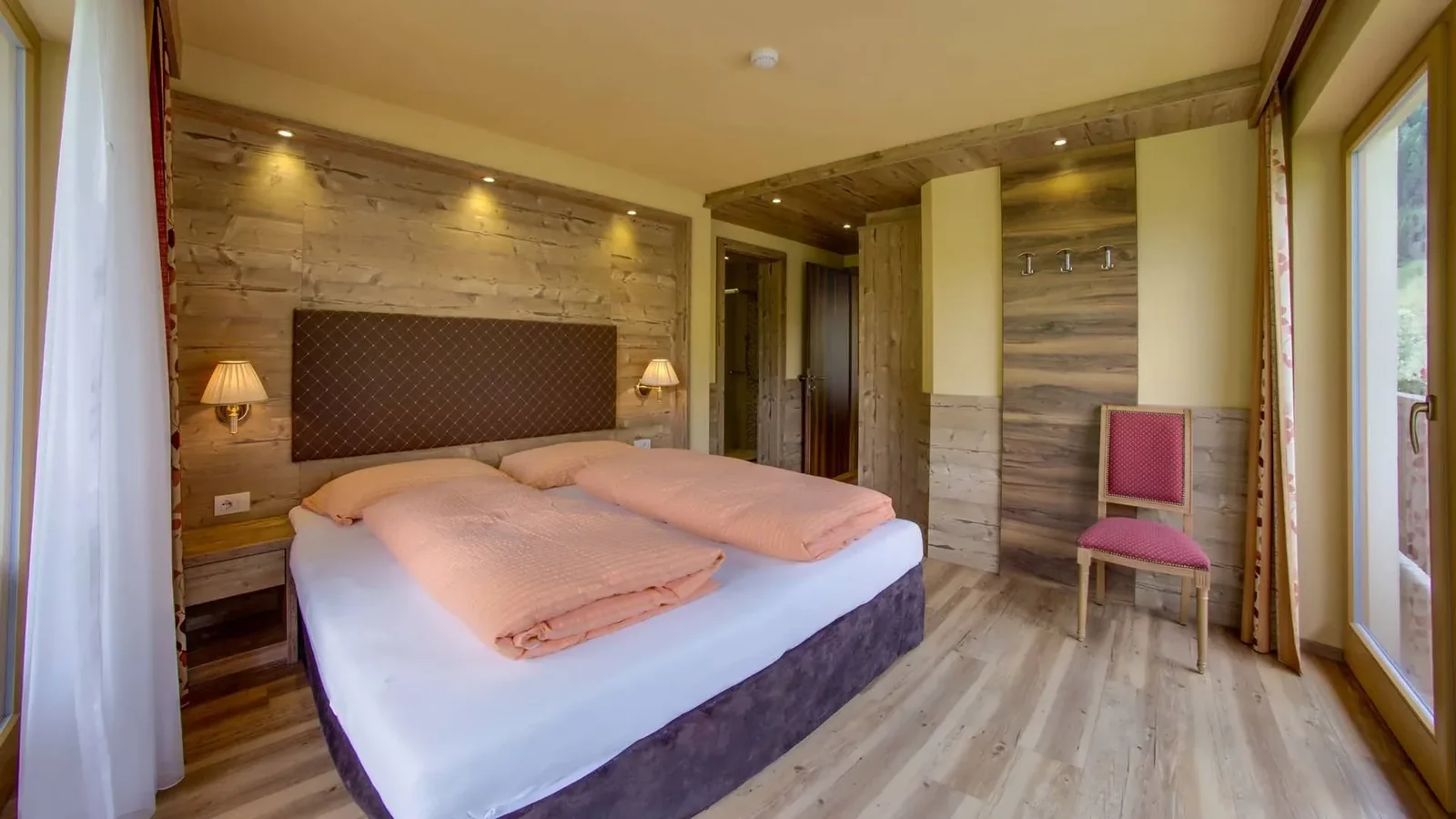 Schlafzimmer in einer der beiden verbundenen Einheiten des Appartement Typ D Family